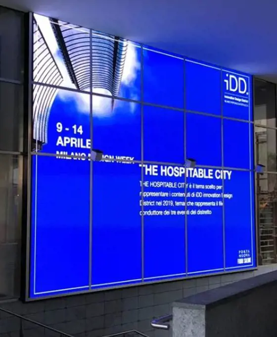 Ledwall Gae Aulenti Milano
